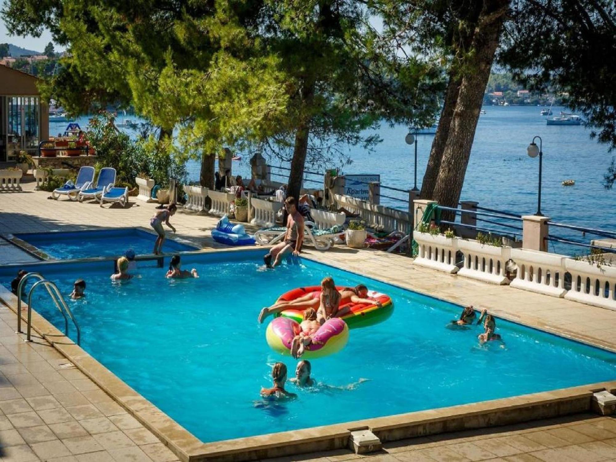 Lumbarda Resort Apartments מראה חיצוני תמונה
